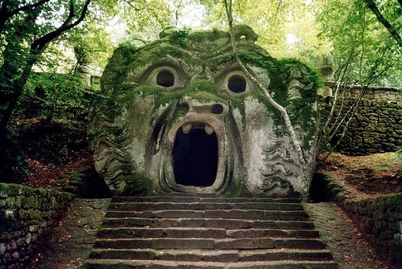 Le maître de jeu amène souvent les aventuriers dans de sombres donjons.